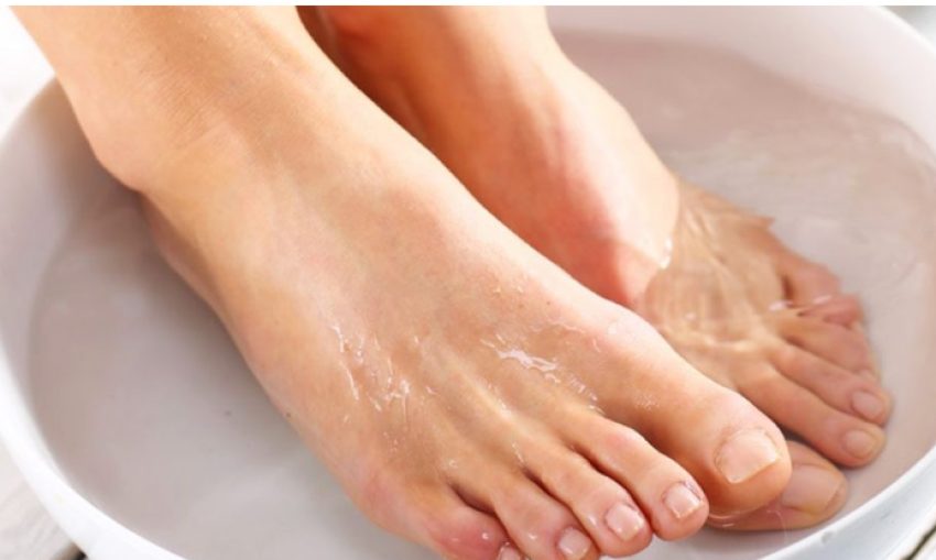 uji-i-ngrohte-me-sode-per-clodhjen-e-trupit-para-gjumit