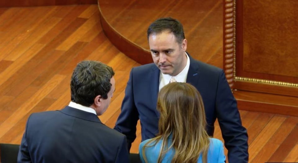 analiza-e-rel/-diskutimet-per-qeverine,-cfare-e-pret-kosoven-ditet-ne-vijim?