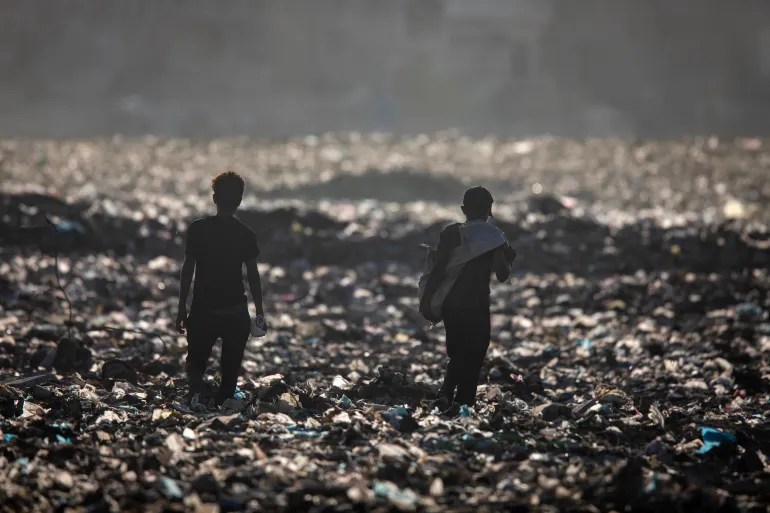 banoret-e-gazes-djegin-plastike-per-te-gatuar-mes-krizes-se-thelle-te-karburantit