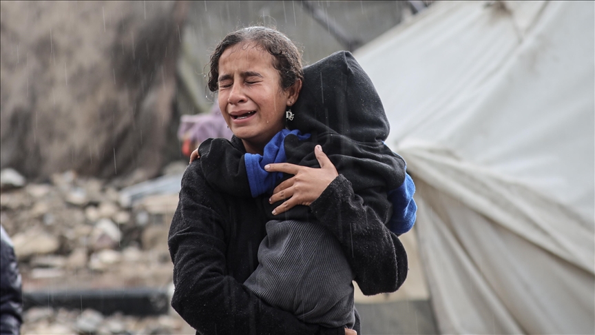 stuhia-sjell-rreziqe-permbytjesh-ne-gaza,-kercenon-tendat-e-brishta-qe-strehojne-qindra-mijera-palestineze