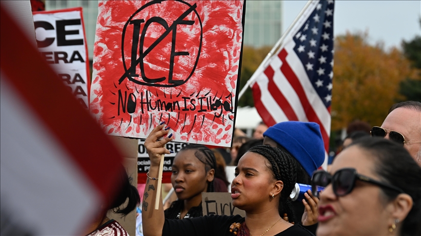 protesta-kunder-bastisjeve-te-agjencise-ice-dhe-patrulles-kufitare-ne-charlotte