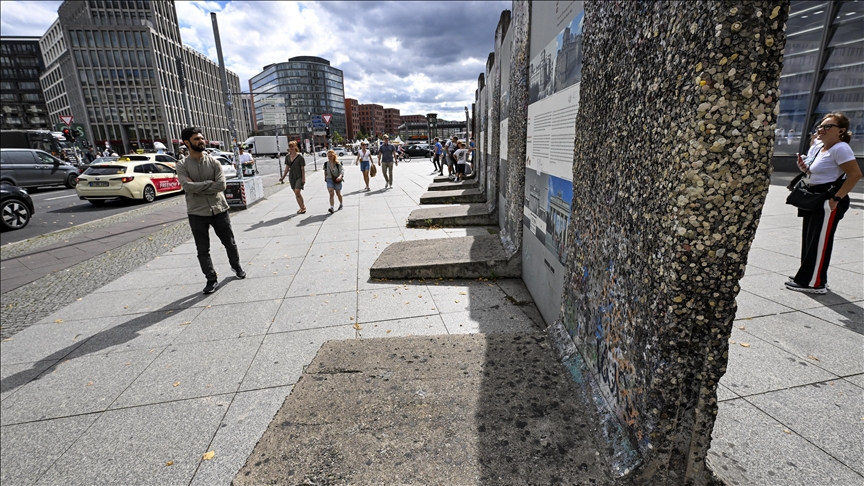 mbetjet-e-murit-te-berlinit-mbajne-gjurmet-e-historise