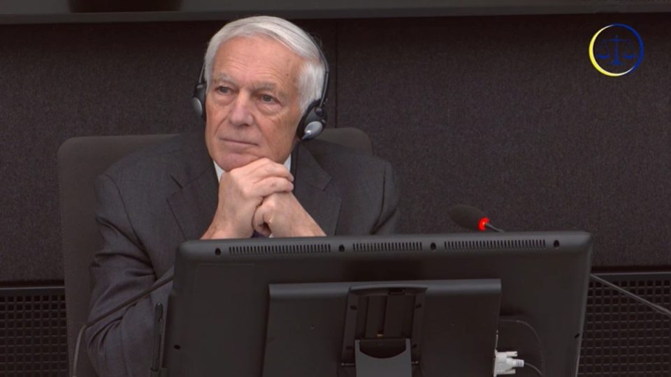 nis-deshmia-e-wesley-clark-ne-hage,-deshmitarit-te-fundit-te-mbrojtjes