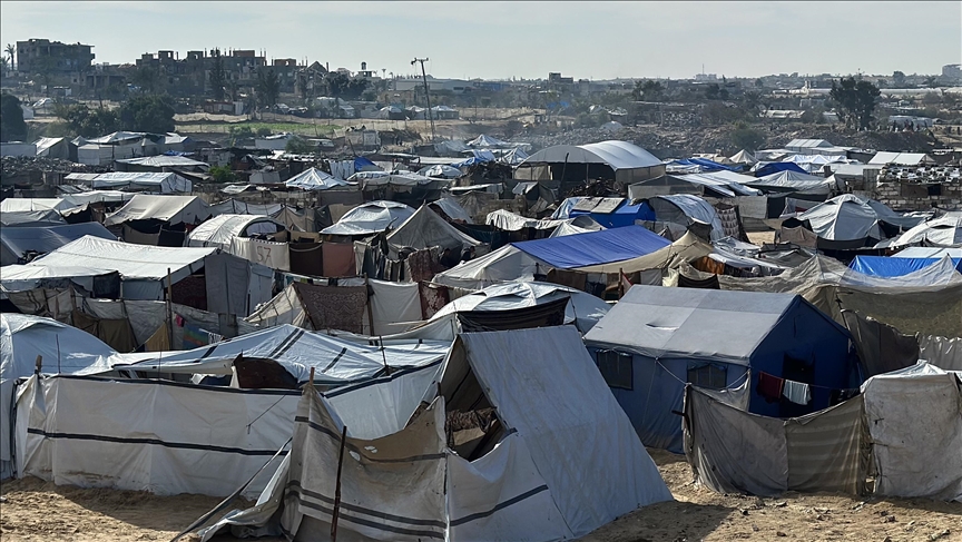 stuhite-permbytin-tendat-e-improvizuara,-familjet-e-zhvendosura-ne-gaza-perballen-me-dimrin-e-ashper