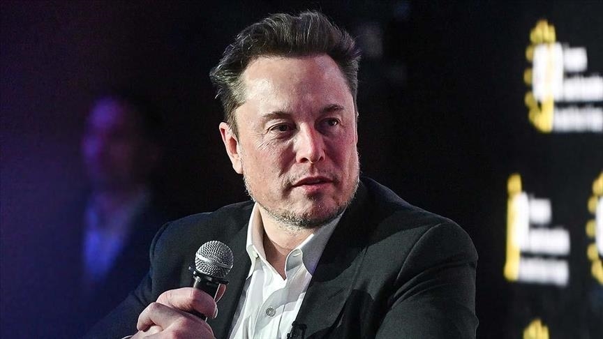 musk:-inteligjenca-artificiale-dhe-robotet-humanoid-do-ta-eliminojne-varferine-dhe-do-ta-bejne-punen-“opsionale”
