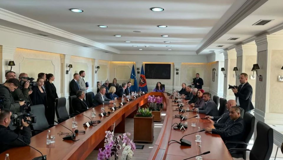 kosova-pa-qeveri!-presidentja-osmani-shperndan-kuvendin,-pritet-shpallja-e-zgjedhjeve