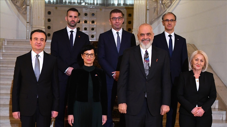 eurokomisarja-kos:-jemi-ne-gjysmen-e-rruges-se-zbatimit-te-planit-te-rritjes-per-ballkanin-perendimor