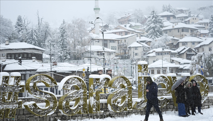 bora-e-pare-mbulon-sarajeven,-probleme-trafiku-ne-mbare-bosnje-dhe-hercegovinen