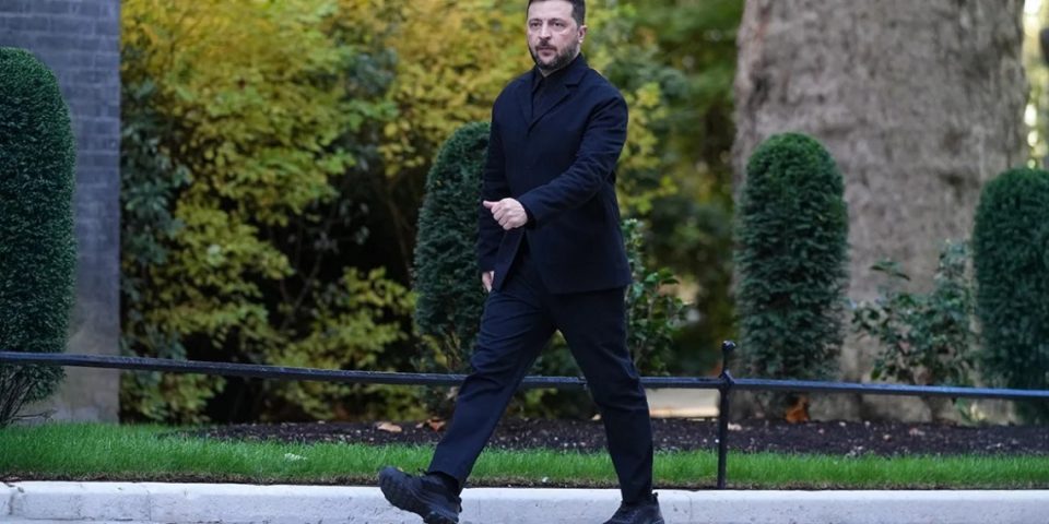 zelensky-ne-dileme:-presioni-mbytes-nga-trump,-goditja-ruse-ne-front-dhe-ultimatumi-gjashteditor