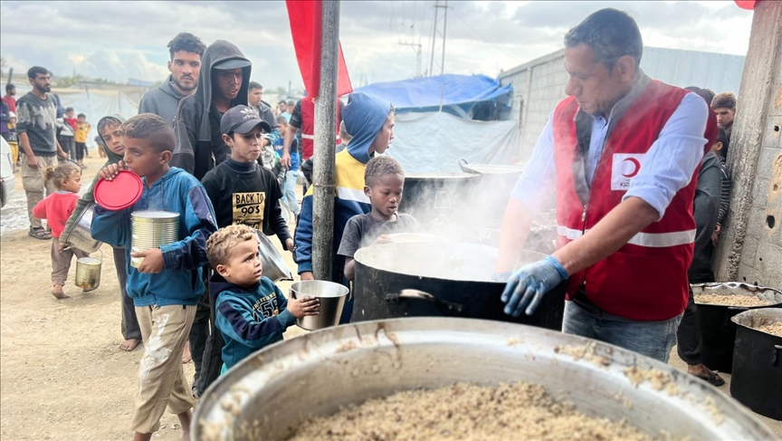 gjysmehena-e-kuqe-turke-shperndan-ne-gaza-vakte-te-ngrohta-ushqimi-per-35.000-njerez-cdo-dite