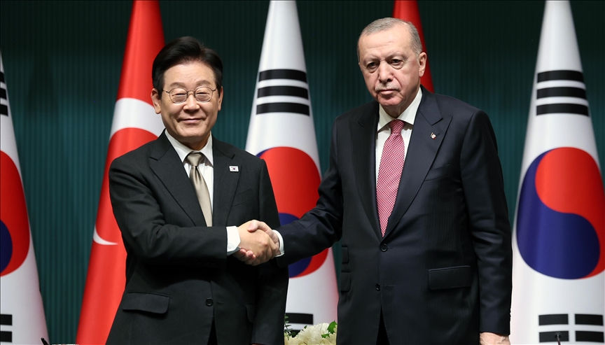 presidenti-turk-dhe-ai-koreano-jugor-diskutojne-hapat-per-te-forcuar-bashkepunimin-ne-industrine-e-mbrojtjes