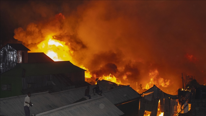 bangladesh,-zjarri-masiv-shkaterron-1.500-shtepi-ne-lagjen-e-varfer-korail-ne-dhaka