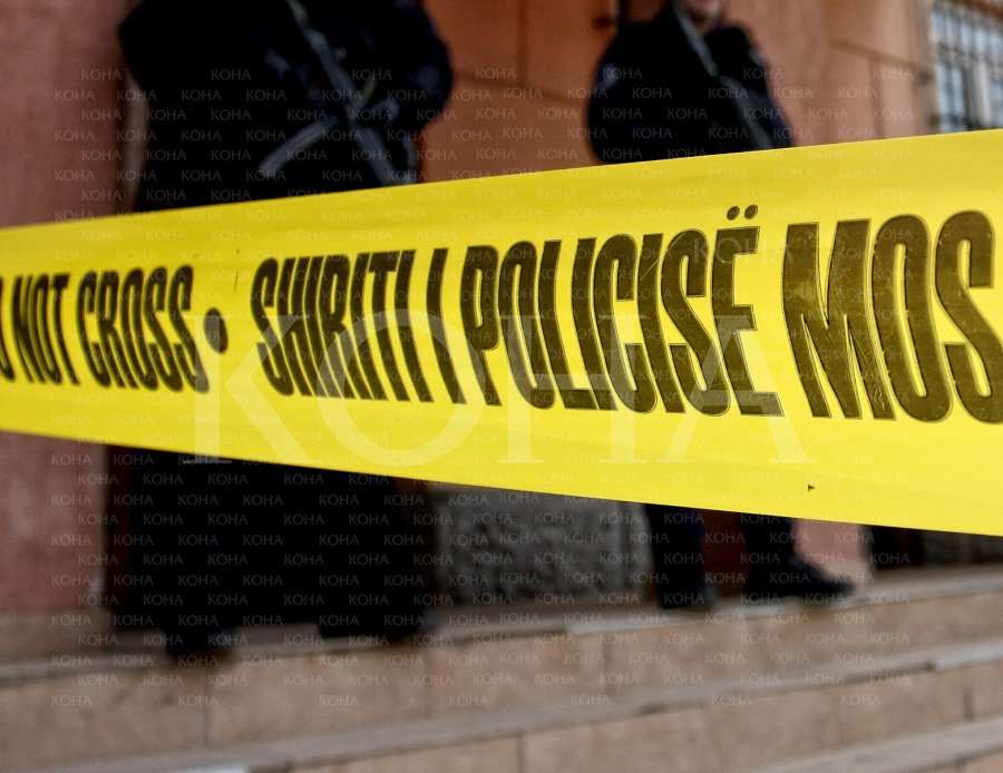 shperthen-nje-granate-dore-ne-zubin-potok,-humb-jeten-nje-person