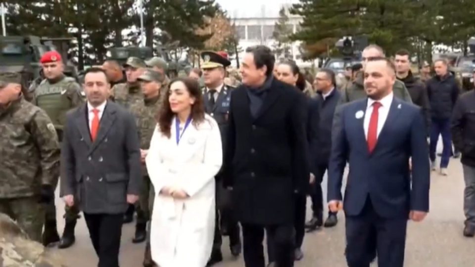 fsk-hap-dyert-–-lideret-e-shtetit-dhe-qytetaret-shohin-nga-afer-punen-dhe-armatimin-e-ushtrise