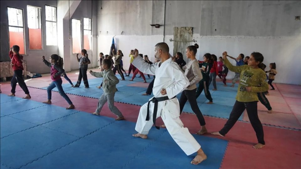 trajneri-ne-gaza-u-meson-femijeve-vetembrojtje-gjate-rimekembjes-nga-traumat