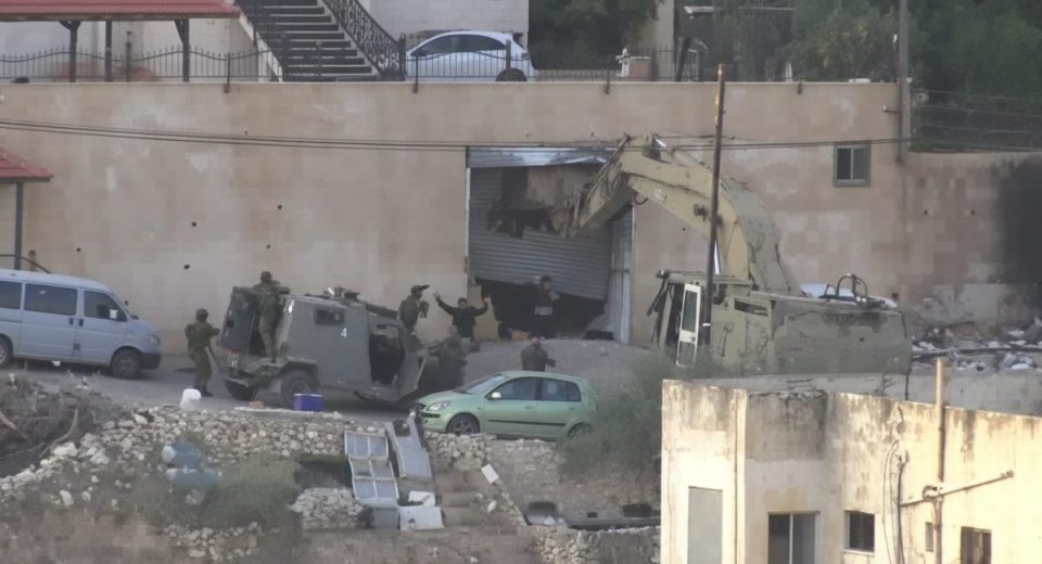 forcat-izraelite-ekzekutojne-dy-palestineze-te-dorezuar-me-duart-lart-ne-bregun-perendimor