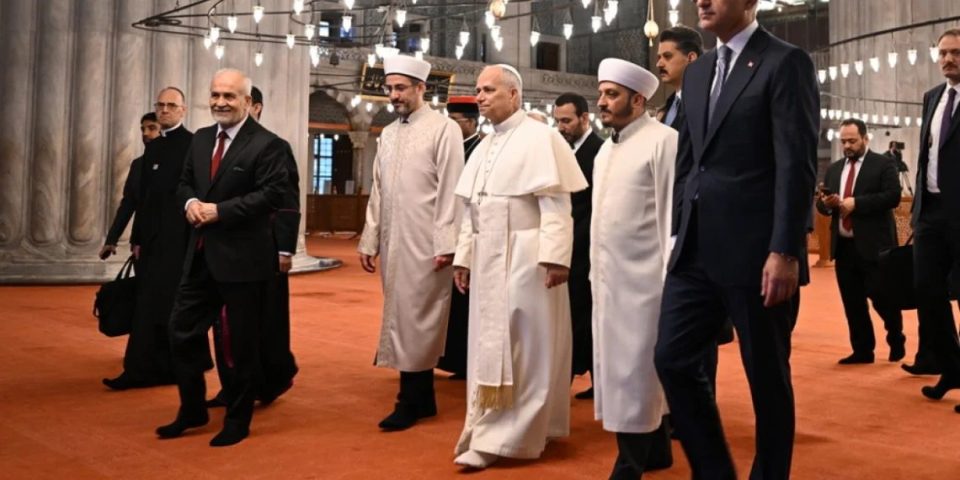 papa-leo,-pa-kepuce-ne-xhamine-blu