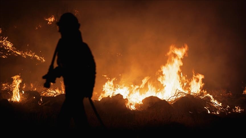 dy-zjarrfikes-te-lenduar-nga-shperthimi-i-madh-ne-nje-qender-riciklimi-ne-australi