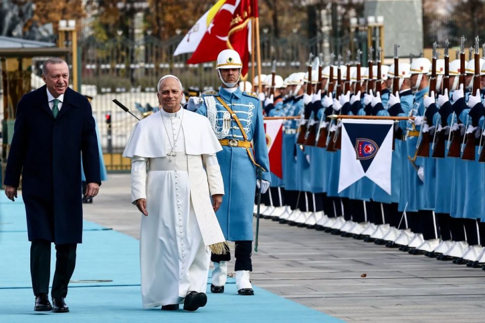 papa-leo-xiv-lavderon-tolerancen-fetare-te-turqise,-rithekson-zgjidhjen-me-dy-shtete-per-palestinen