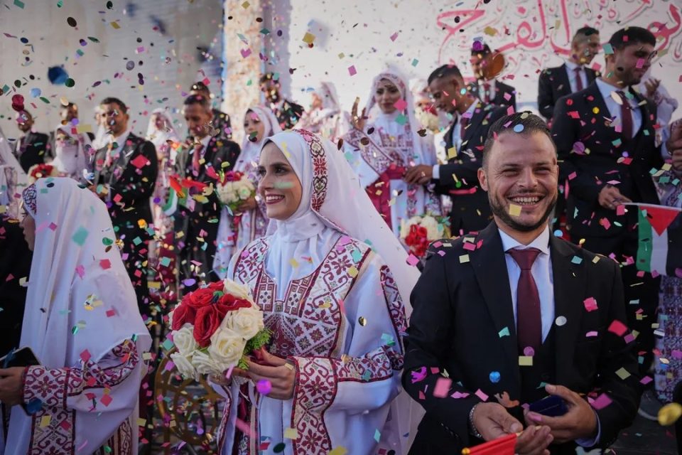 palestinezet-ne-gaza-mbajne-nje-dasme-masive-per-dhjetera-cifte-mes-armepushimit-te-brishte