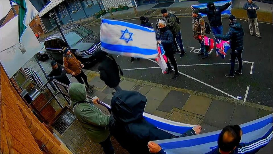ambasada-palestineze-ne-londer-kerkon-mbrojtje-pas-vandalizmit-nga-grupi-pro-izrael