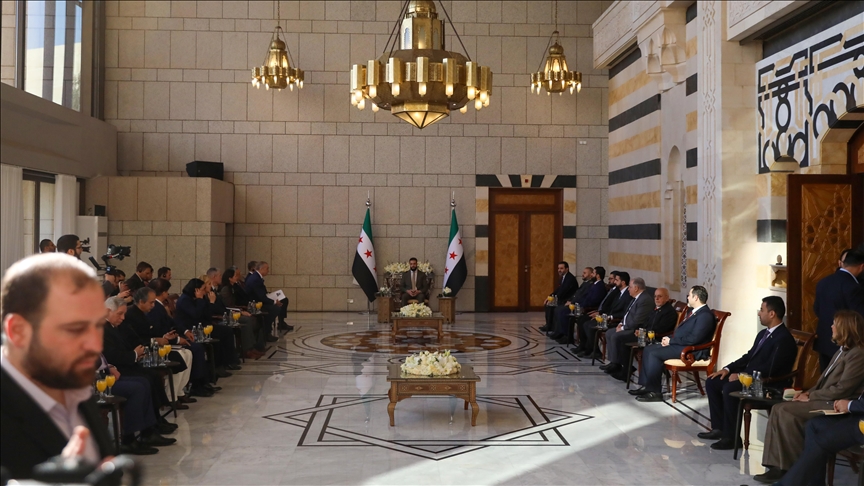 delegacioni-i-ks-okb-se-viziton-sirine-pas-14-vitesh-izolimi,-takon-presidentin-al-sharaa