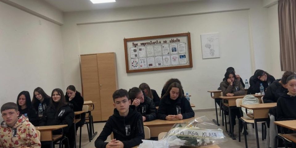 cmenduria-ne-shqiperi:-shkollat-po-pergjaken,-aty-diskutohet-gjinia(!)