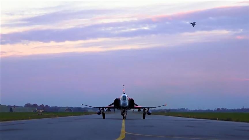 avionet-f-4-phantoms-te-turqise-marrin-pjese-ne-nje-stervitje-te-madhe-te-nato-s-ne-itali