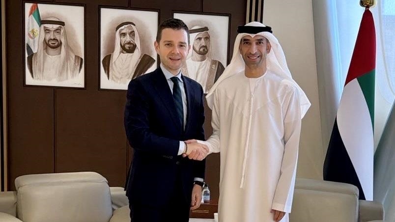 kryediplomati-mucunski-takohet-me-homologun-e-tij-nga-emiratet-e-bashkuara-arabe