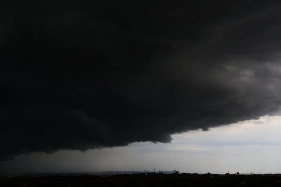 izraeli-pergatitet-per-stuhine-byron-dhe-kufizon-ndihmen-per-gazen