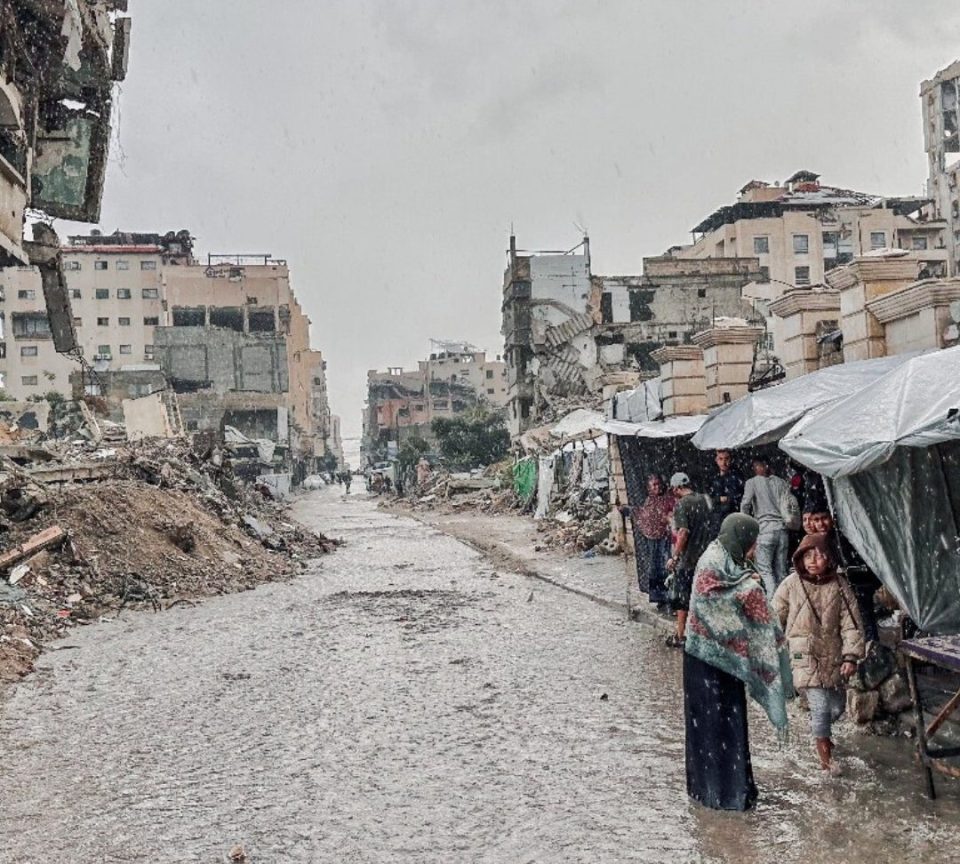 unrwa-i-ben-thirrje-izraelit-te-lejoje-hyrjen-e-ndihmave-per-strehim-ne-gaza