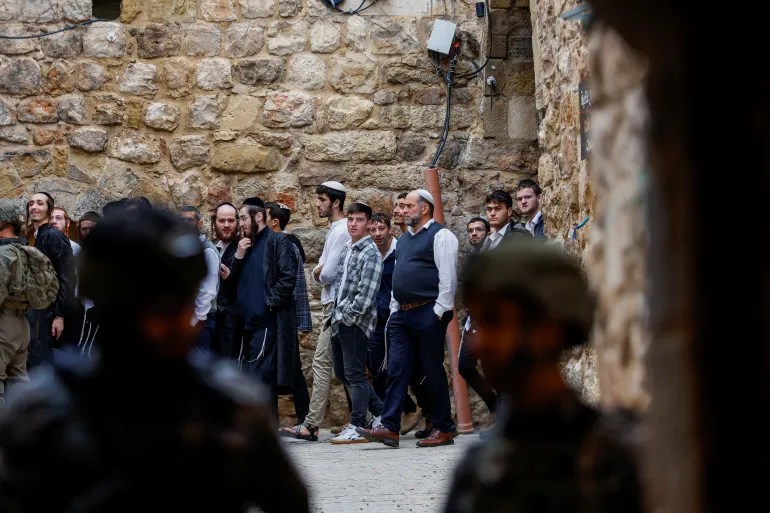 kolone-izraelite-vizitojne-hebronin-nen-mbrojtjen-e-ushtrise