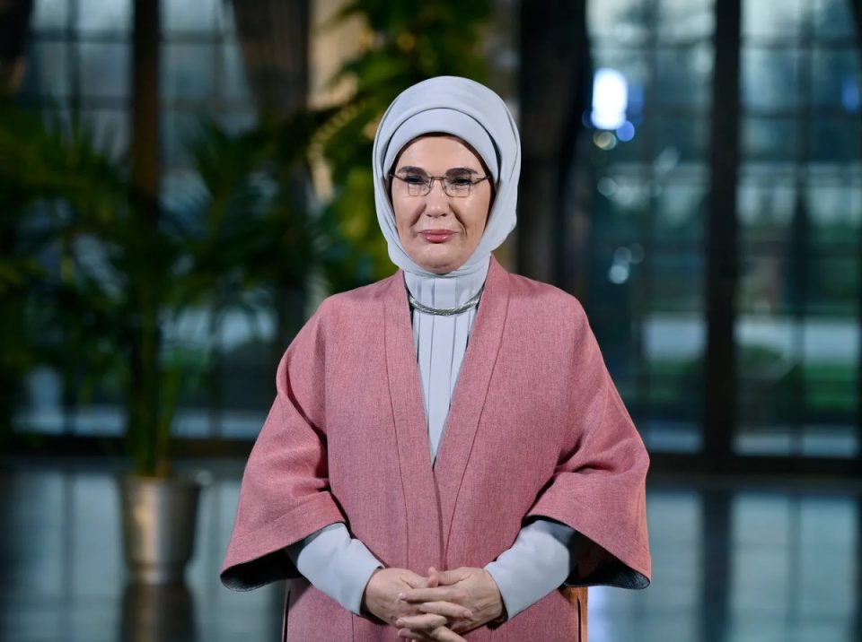znj.-erdogan-paralajmeron-se-bota-po-deshton-per-drejtesine,-duke-goditur-me-se-shumti-grate-dhe-femijet?