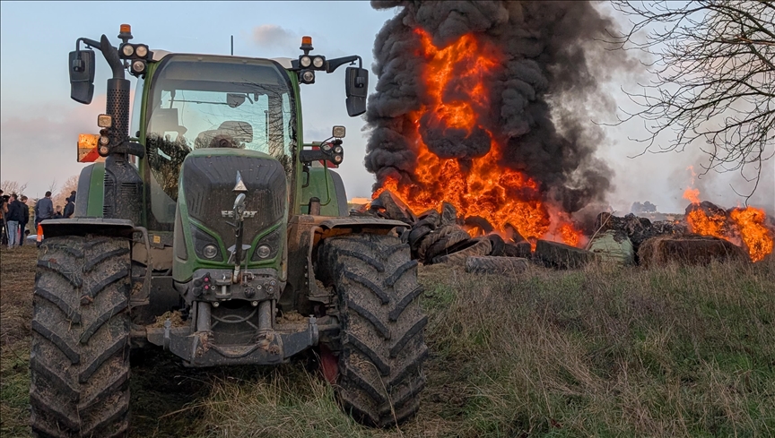 fermeret-franceze-ne-protesta,-bllokojne-unazen-rrugore-te-qytetit-arras