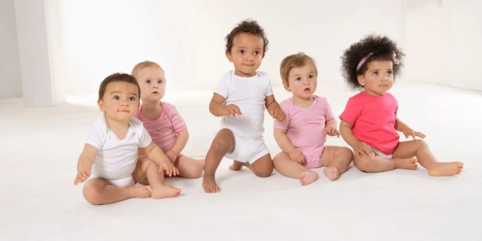 jo-vetem-femije-pa-baba:-nje-mbrapshti-njerezore-shnderruar-ne-industri-ku-qarkullojne-miliarda