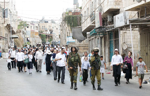 kolone-izraelite-organizojne-marshim-provokues-dhe-mbyllin-lagje-ne-lindje-te-hebronit
