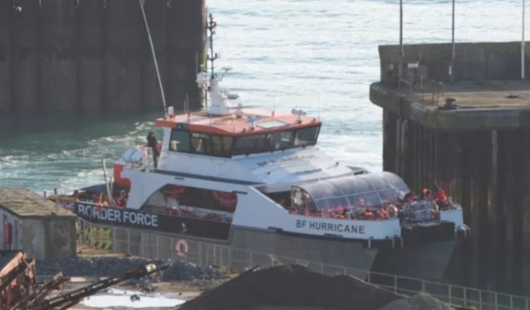 mbi-700-emigrante-kaluan-kanalin-e-la-manshit-te-shtunen