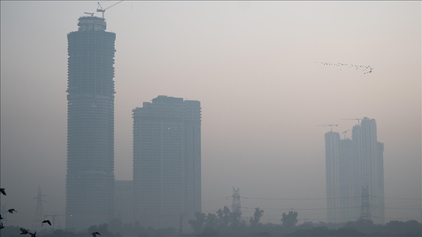 mjegulla-e-dendur-si-pasoje-e-ndotjes-toksike-nderpret-trafikun-ajror-ne-kryeqytetin-e-indise