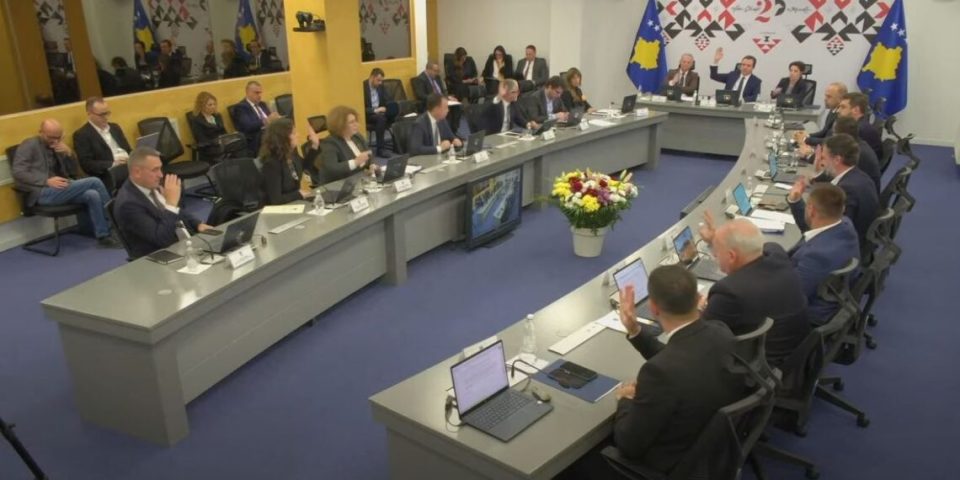 qeveria-miraton-kerkesen-e-ministrise-se-financave-per-“kursime-dhe-ndarje-buxhetore”