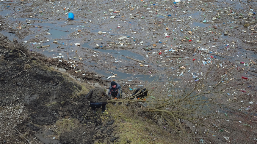 sllovaki,-vullnetaret-pastruan-mbeturinat-e-grumbulluara-ne-digen-e-ruzinit