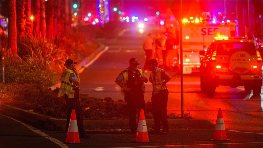 sulmuesi-ne-australi-akuzohet-per-59-vepra-penale,-perfshire-terrorizem-dhe-15-akuza-per-vrasje