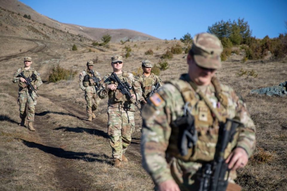 kfor-i-amerikan-ne-terren:-keshtu-ndihmohet-ne-ruajtjen-e-nje-ambienti-te-sigurt