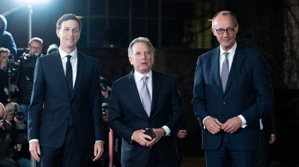 e-gjithe-vemendja-ne-majemi,-shba-dhe-rusia-ne-bisedime-per-fundin-e-luftes-ne-ukraine!-zelensky-propozon-takim-trepalesh,-witkoff-dhe-kushner-takohen-me-lideret-europiane