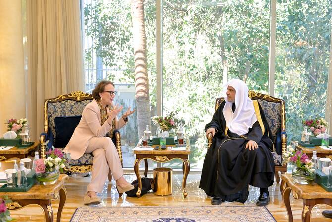 sekretari-i-pergjithshem-i-liges-boterore-islame-takon-shefen-e-tregtise-se-okb-se-ne-riad