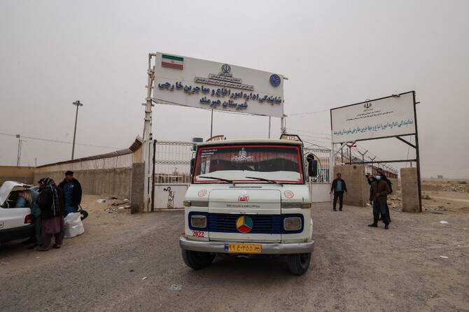 tre-migrante-afgane-vdesin-nga-i-ftohti-duke-tentuar-te-kalojne-kufirin-drejt-iranit