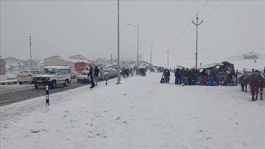 reshjet-e-debores-shenojne-fillimin-e-dimrit-te-ashper-ne-jammu-dhe-kashmir