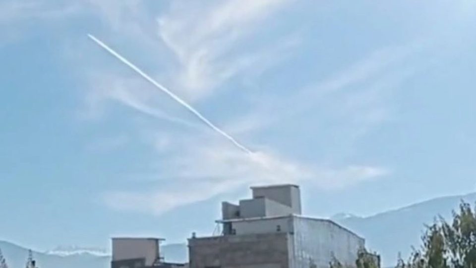 video/-irani-ben-stervitje-ushtarake,-leshon-raketa-balistike!-izraeli-i-shqetesuar:-do-informojme-trump-per-nje-sulm-te-ri!