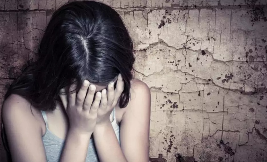 u-mashtrua-nga-shoku-i-saj,-13-vjecarja-p*rdhunohet-dhe-filmohet-nga-gjashte-djem,-tre-prej-tyre-shqiptare!-abuzuesit-shperndajne-videon-ne-rrjetet-sociale