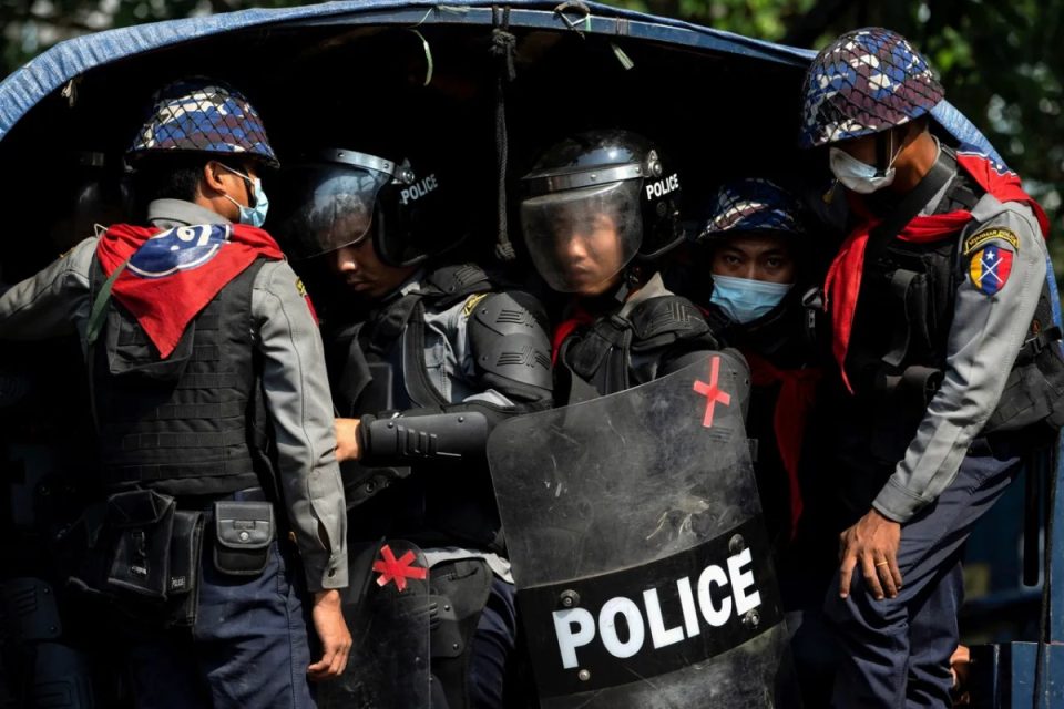 okb:-junta-e-mianmarit-po-perdor-“dhune-brutale”-per-te-detyruar-qytetaret-te-votojne