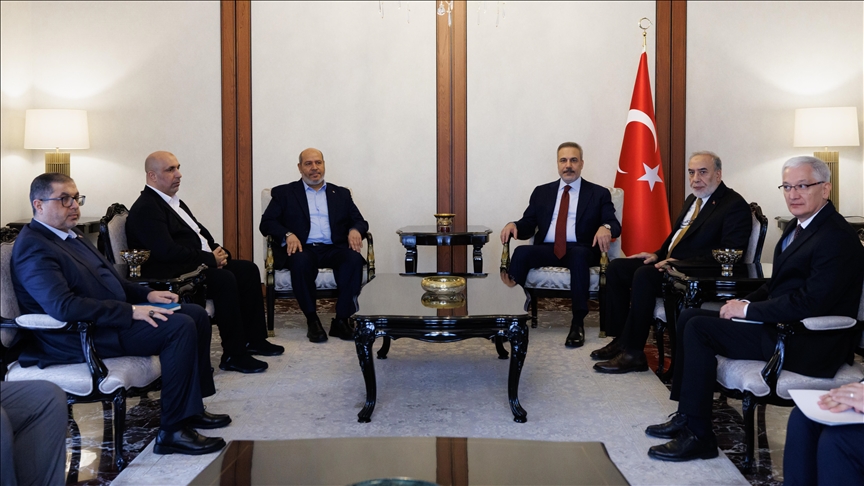 ministri-fidan-takohet-ne-ankara-me-delegacionin-e-hamasit-per-situaten-ne-gaza-dhe-planin-e-paqes
